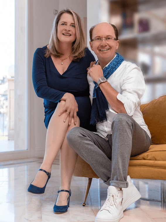 Leonie und Markus Walter auf der Couch